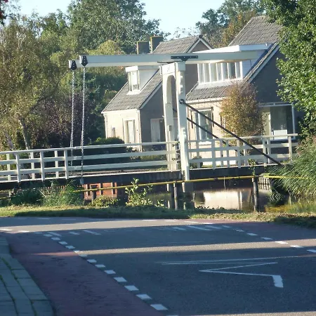 De Roos Holiday home De Kwakel